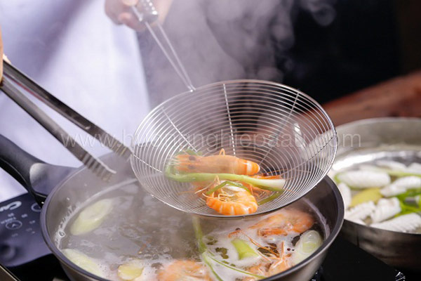Chần tôm mực