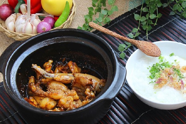 Cháo và thịt ếch