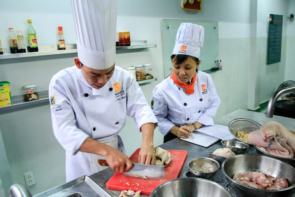 Học cách làm món bún chả Hà Nội 