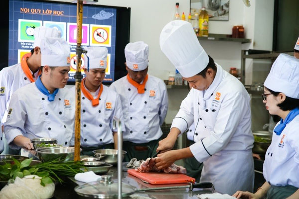 Tiết Lộ Bí Quyết Mở Quán Bún Bò Huế Thành Công