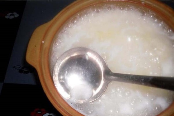 Khuấy cháo theo một chiều