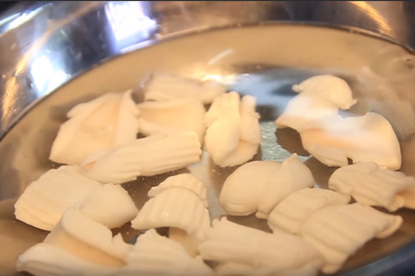 Mực trụng nước sôi