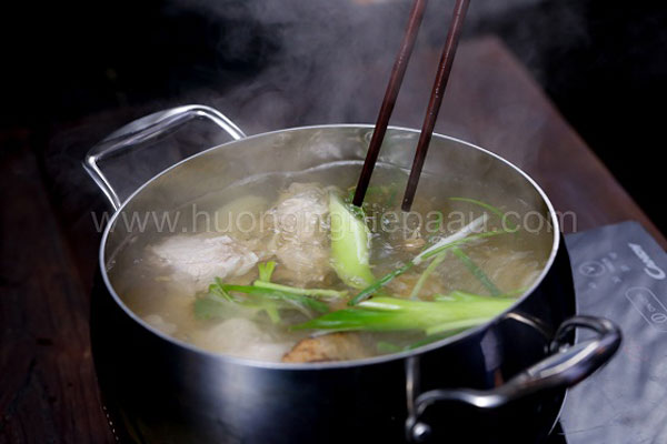 Nấu nước dùng