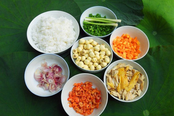 Nguyên liệu làm cơm gà hấp lá sen