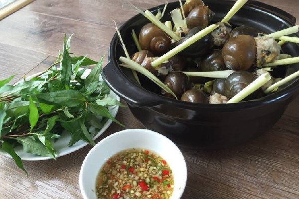 Ốc nhồi thịt hấp sả