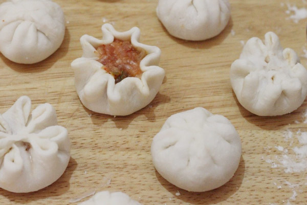 Tạo hình bánh bao nhân thịt