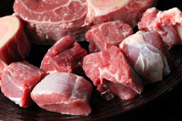 Thịt bò cắt khối vuông