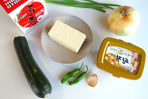 Nguyên liệu đơn giản để nấu canh tương đậu