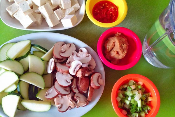 Sơ chế nguyên liệu nấu canh 