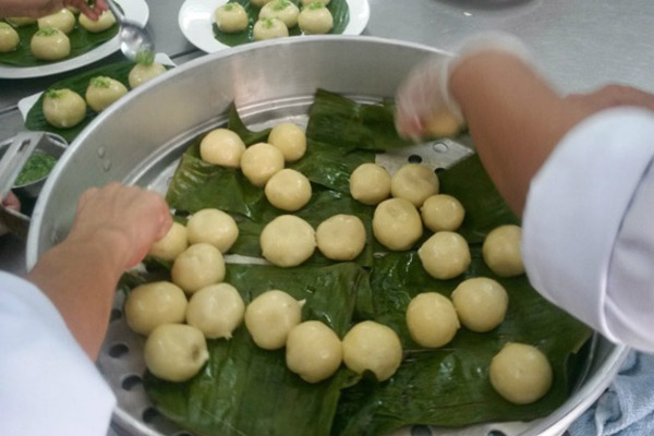 Xếp bánh cách nhau để không bị dính