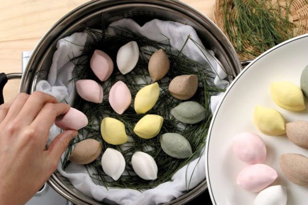 Xếp bánh vào xửng hấp