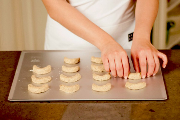 tạo hình Bánh Vanilla Crescent Cookie
