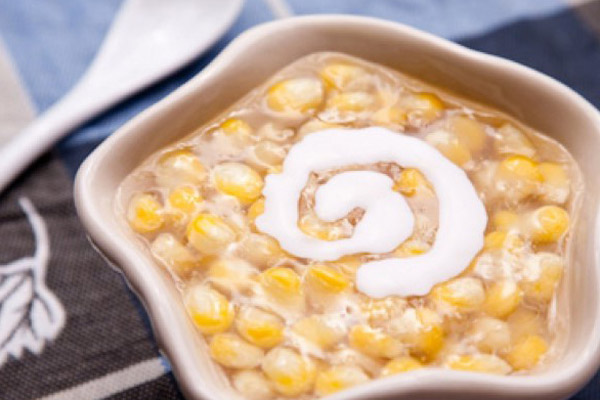 Chè bắp đậu xanh nước cốt dừa