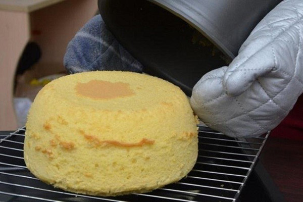 Nướng lại bánh trên vỉ nướng cho khô