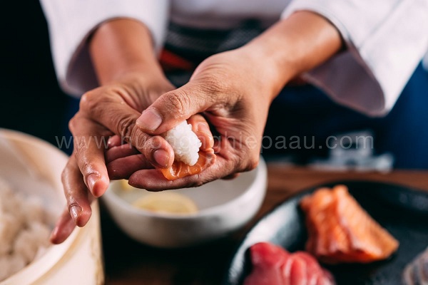 tạo hình nigiri sushi