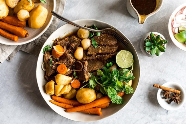 Bò hầm xốt vang