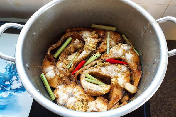 Cách làm cá kho riềng sả