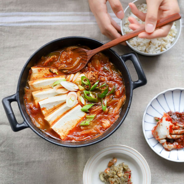 Thưởng thức canh kim chi