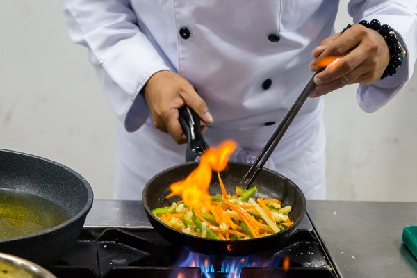 Đầu bếp nỗ lực không ngừng