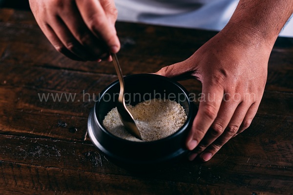 Trộn đều hỗn hợp gia vị