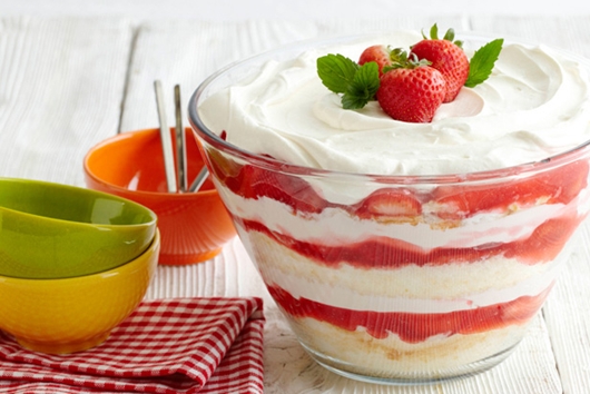 Bánh Trifle Dâu