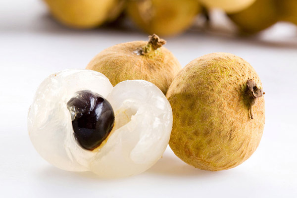 Tách vỏ nhãn lồng