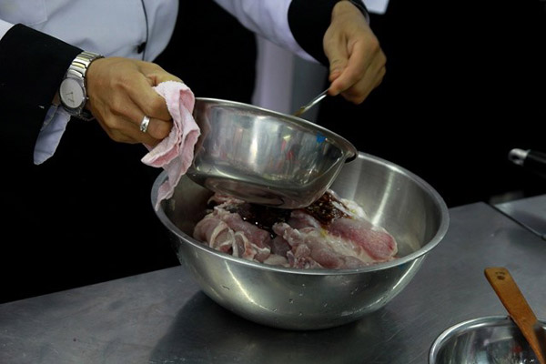 Ướp sườn cơm tấm