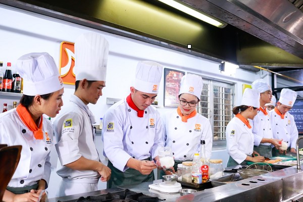 Học bí quyết chế biến cơm gà Hải Nam