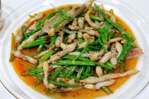 Ốc móng tay xào rau muống
