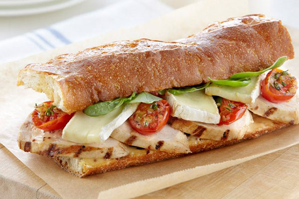 sandwich thịt xông khỏi