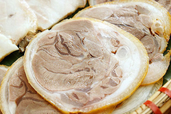 luộc chín và cắt bắp giò