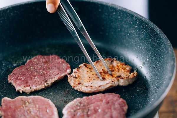 Áp chảo thịt bò làm phở cuốn