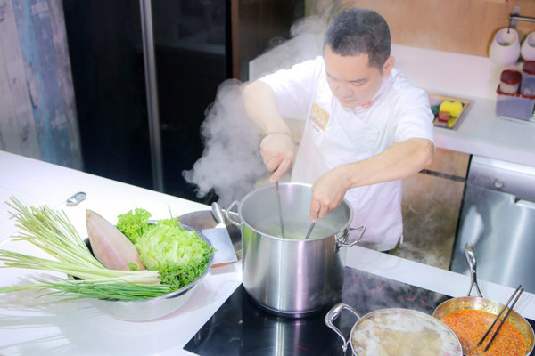 Đầu bếp võ quốc trên truyền hình