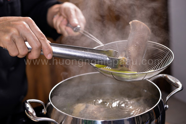 Cách nấu nước dùng phở