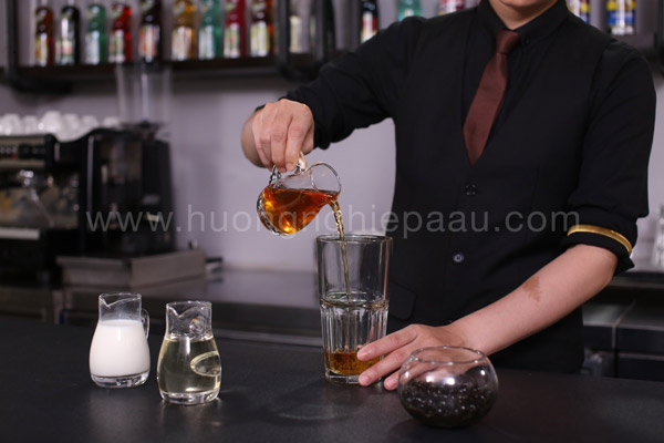 Nước cốt trà đen sau khi ủ