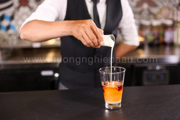 Pha chế trà sữa bằng kem béo lỏng