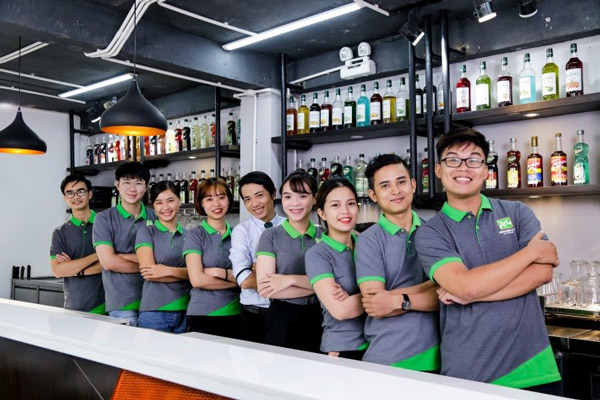 Chụp hình lưu niệm cùng giảng viên