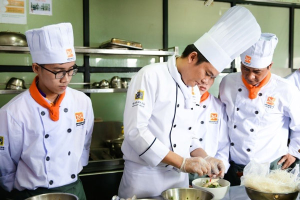 Học bí quyết nấu hủ tiếu