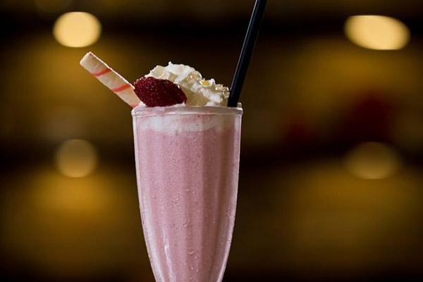 Cách làm strawberry milkshale sữa lắc vị dâu tây ngon sánh mịn