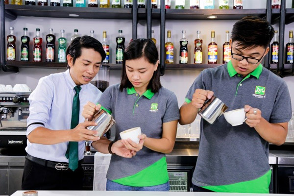 Học viên thực hành tạo hình