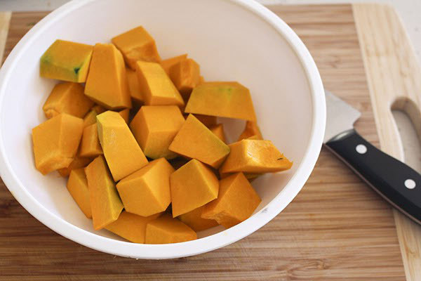 Bí đỏ gọt vỏ