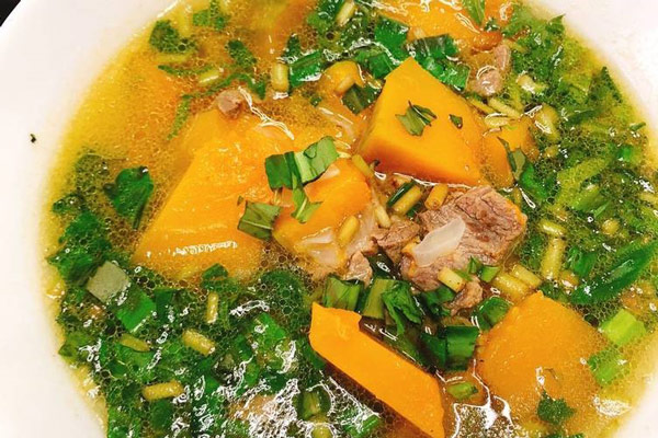 Cách nấu canh bí đỏ thịt bò