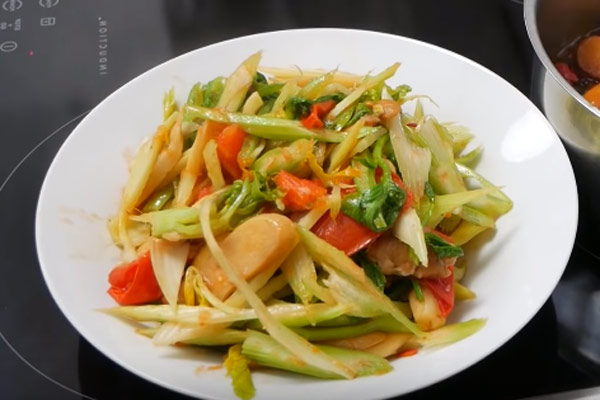 Cách làm nấm đùi gà cần tây cà chua