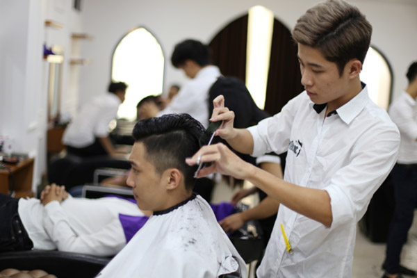 Nên học nghề hay học đại học