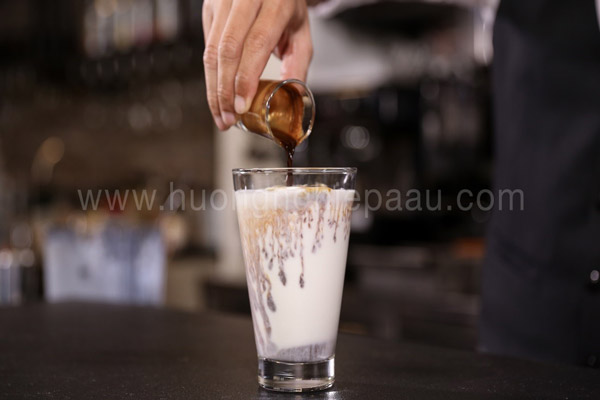 Pha chế cà phê nước cốt dừa