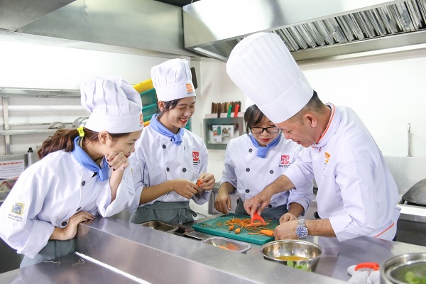 người cung Sư Tử đảm đương bếp trưởng