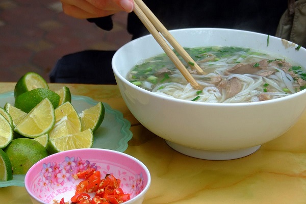 thưởng thức phở heo